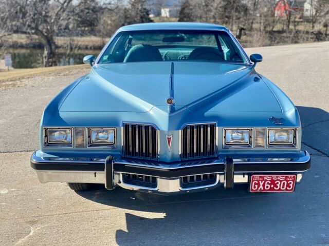 Pontiac Grand Prix 1977 image number 2