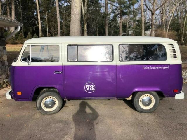 Volkswagen Bus/Vanagon 1976 image number 27