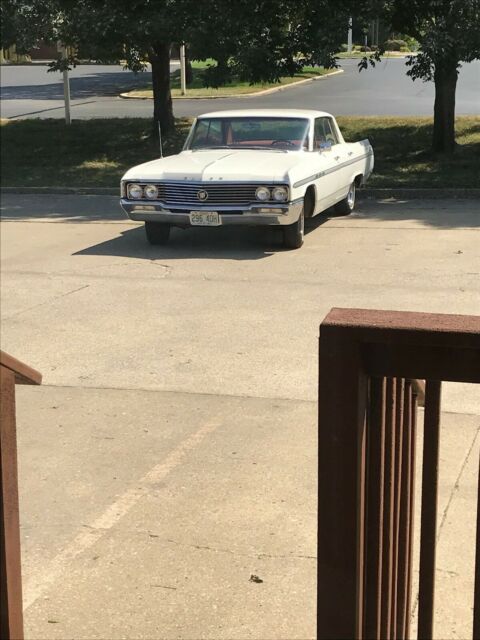 Buick LeSabre 1964 image number 3