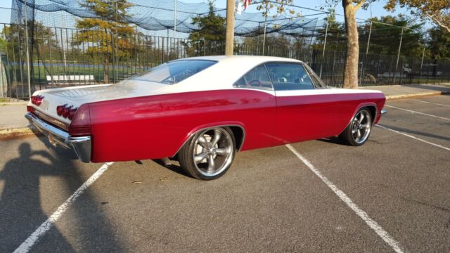 Chevrolet Impala 1965 image number 21