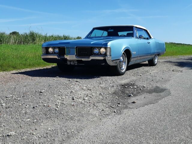 Oldsmobile Ninety-Eight 1968 image number 2