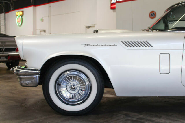 Ford Thunderbird 1957 image number 16