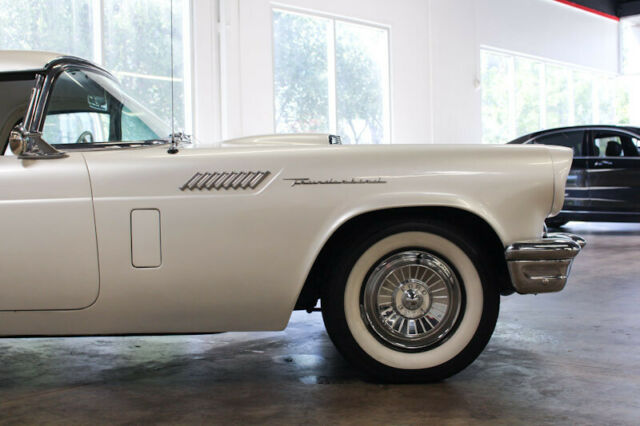 Ford Thunderbird 1957 image number 17