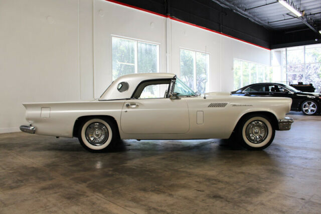 Ford Thunderbird 1957 image number 30