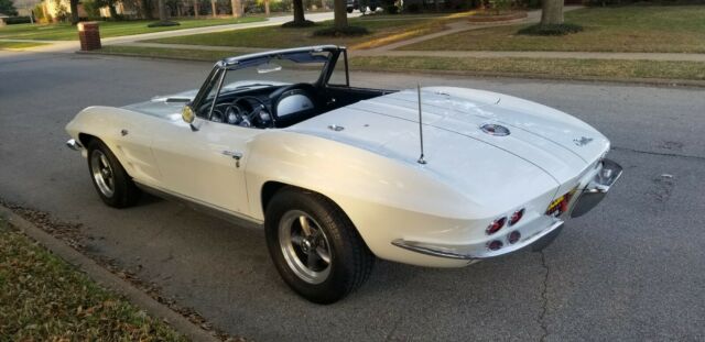 Chevrolet Corvette 1963 image number 1