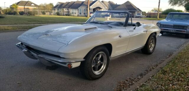 Chevrolet Corvette 1963 image number 28