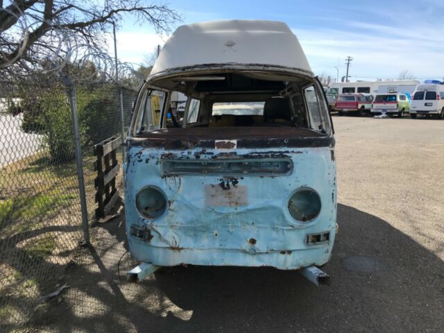 Volkswagen Bus/Vanagon 1972 image number 1