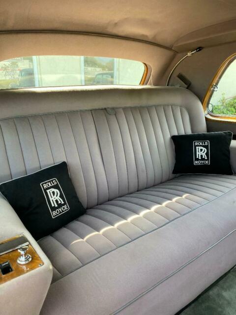 Rolls-Royce Phantom 1964 image number 17