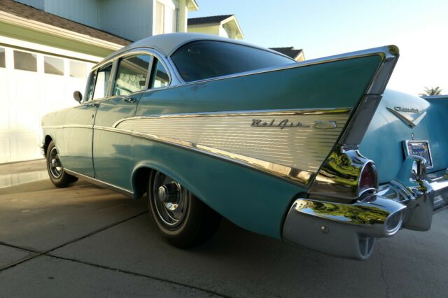 Chevrolet Bel Air/150/210 1957 image number 32