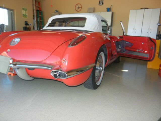 Chevrolet Corvette 1960 image number 28