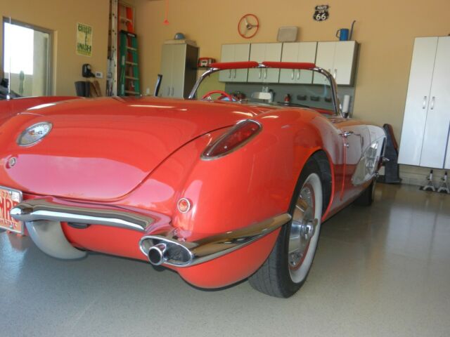 Chevrolet Corvette 1960 image number 30