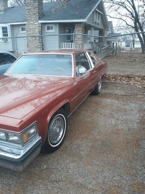 Cadillac DeVille Coupe 1977 image number 0