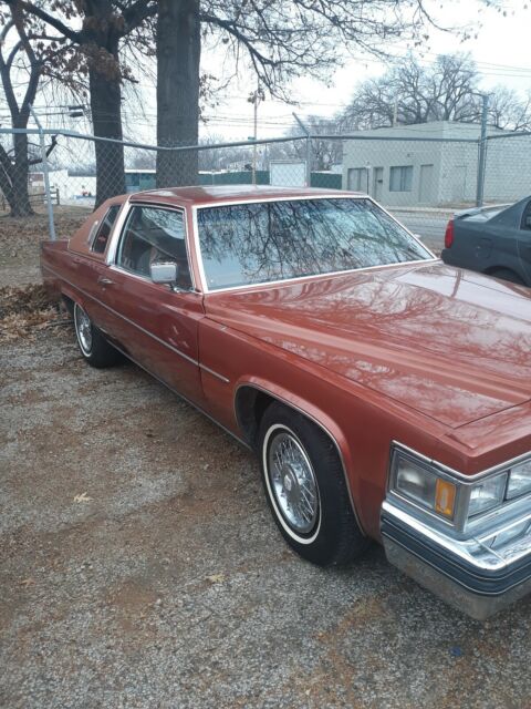 Cadillac DeVille Coupe 1977 image number 1