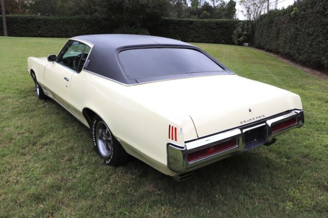 Pontiac Grand Prix 1969 image number 2