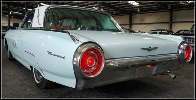 Ford Thunderbird 1963 image number 10