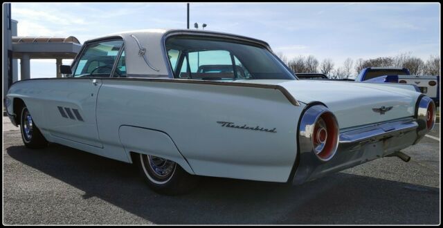 Ford Thunderbird 1963 image number 17