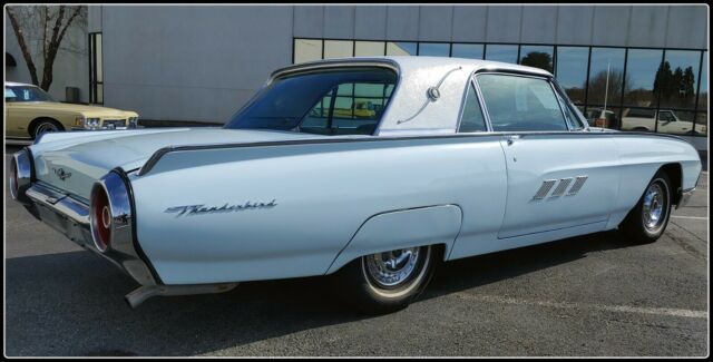 Ford Thunderbird 1963 image number 18