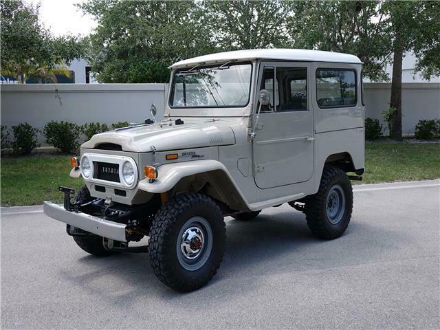 Toyota Land Cruiser 1971 image number 24