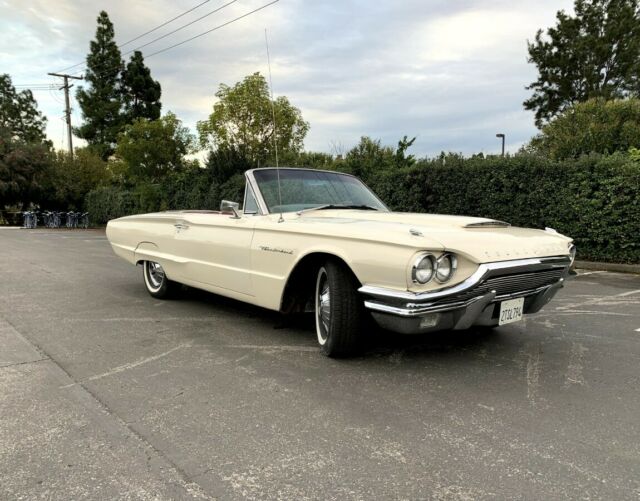 Ford Thunderbird 1964 image number 10