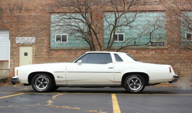 Pontiac Grand Prix 1974 image number 39