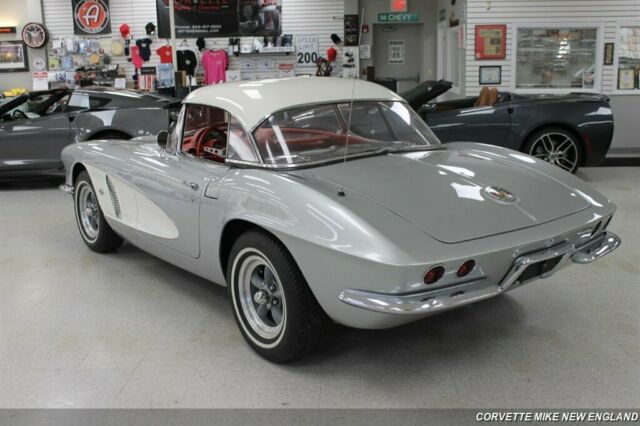 Chevrolet Corvette 1962 image number 28