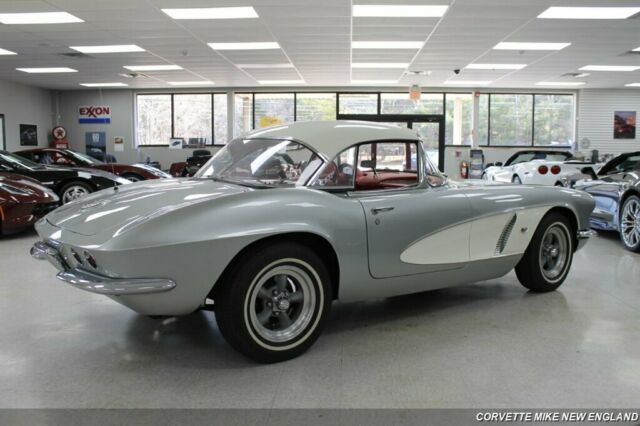 Chevrolet Corvette 1962 image number 32