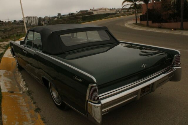 Lincoln Continental 1965 image number 14