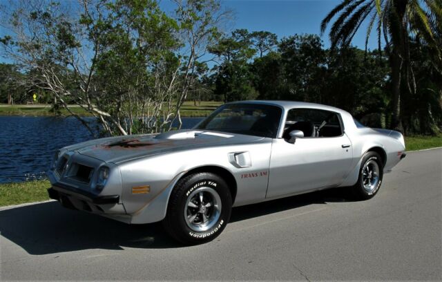 Pontiac Trans Am 1975 image number 0