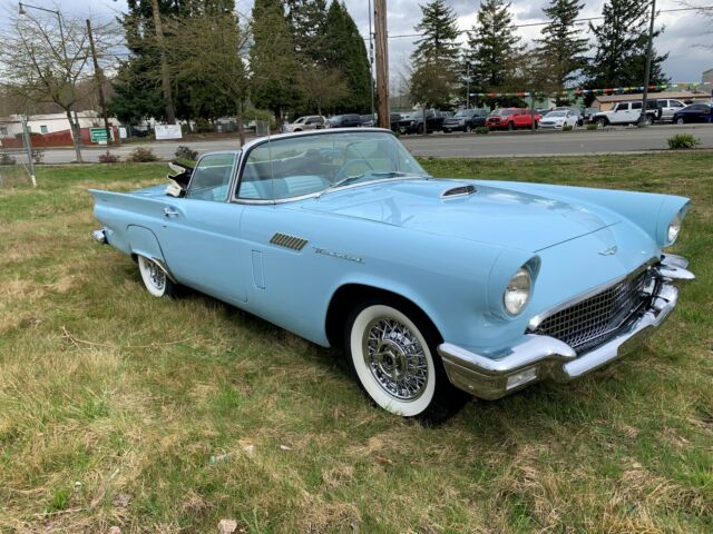 Ford Thunderbird 1957 image number 2