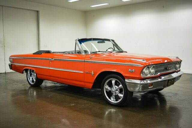 Ford Galaxie 1963 image number 0