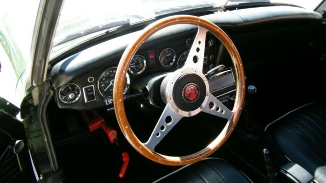 MG Midget 1975 image number 17