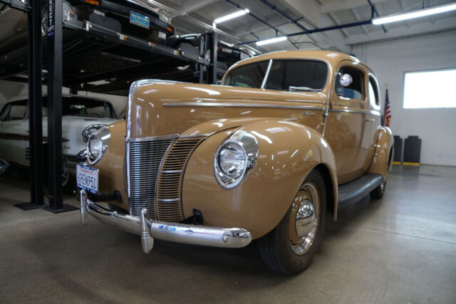 Ford 2 Door Sedan Deluxe 1940 image number 30