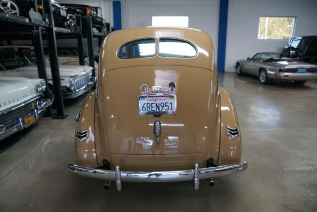 Ford 2 Door Sedan Deluxe 1940 image number 35