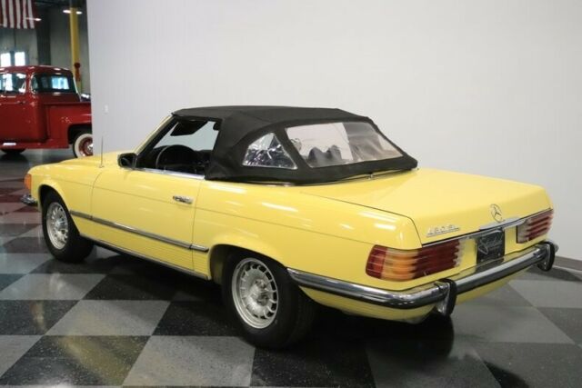 Mercedes-Benz SL-Class 1973 image number 43