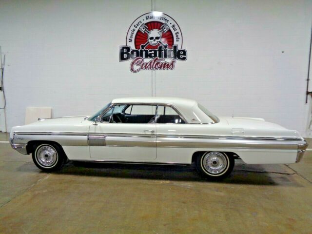 Oldsmobile Starfire 1962 image number 0