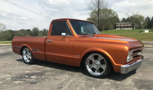 Chevrolet C-10 1967 image number 2