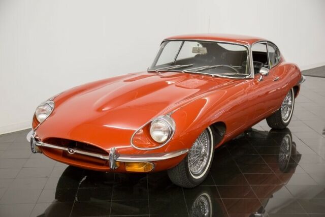 Jaguar E-Type 1970 image number 2