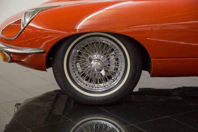 Jaguar E-Type 1970 image number 32