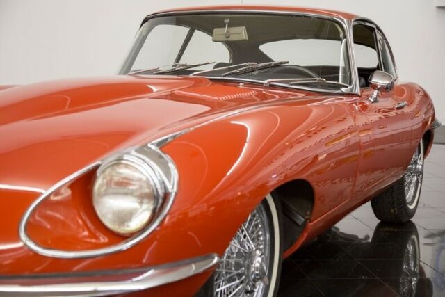 Jaguar E-Type 1970 image number 35