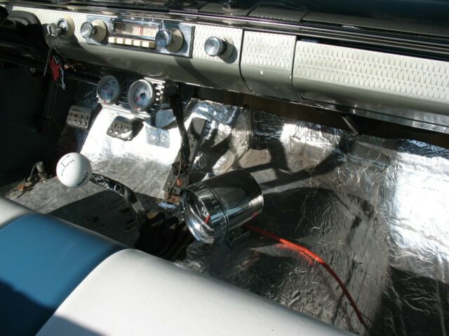 Plymouth Fury 1961 image number 13