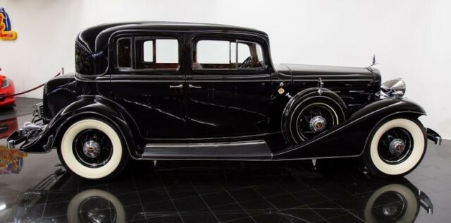 Cadillac V12 1933 image number 13