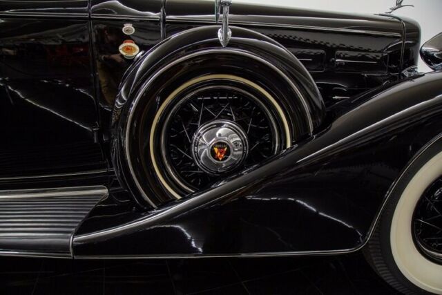 Cadillac V12 1933 image number 18