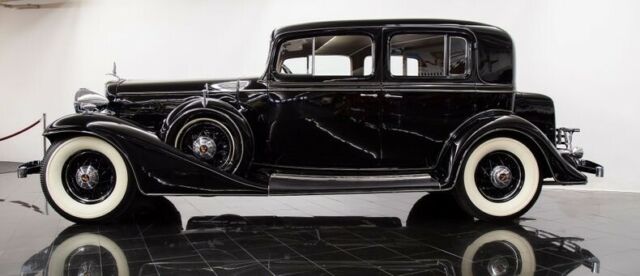 Cadillac V12 1933 image number 27