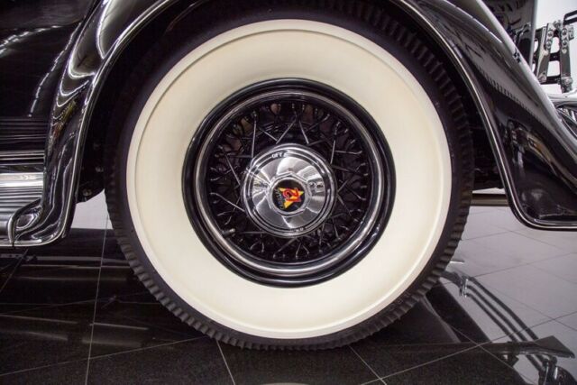 Cadillac V12 1933 image number 32