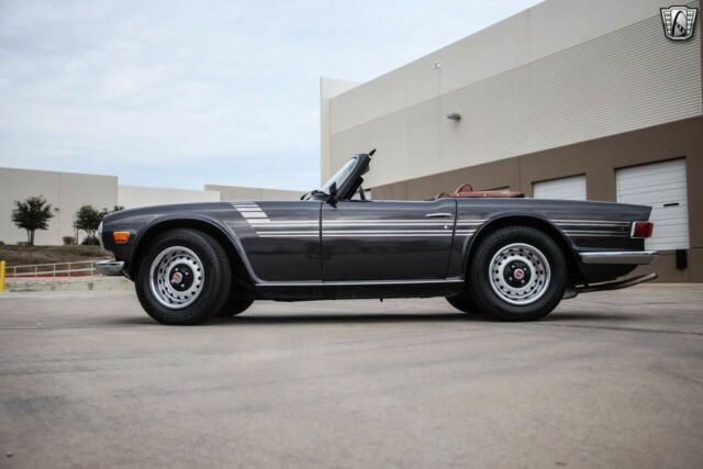 Triumph TR-6 1972 image number 10