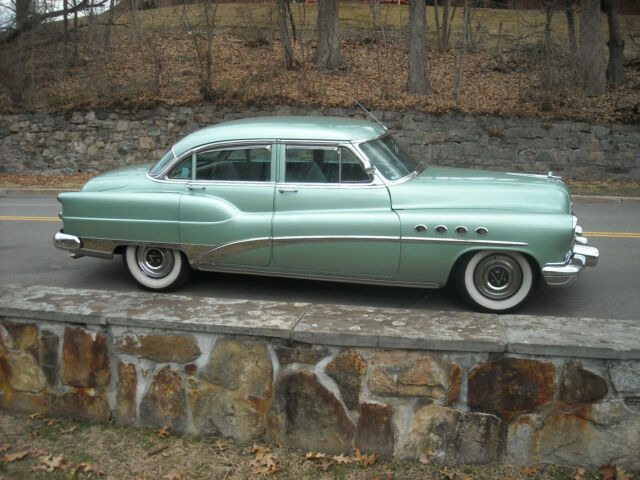 Buick Roadmaster 1953 image number 2