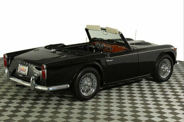 Triumph TR4 1967 image number 14