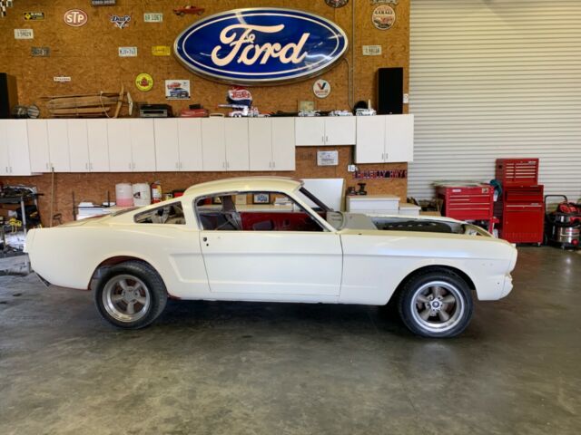 Ford Mustang 1965 image number 24