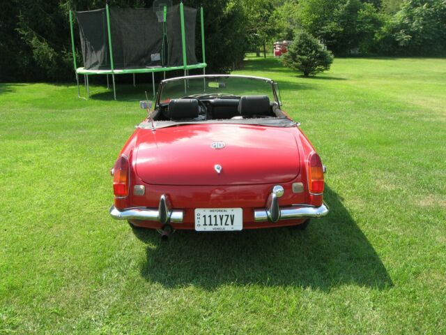 MG MGB 1970 image number 11