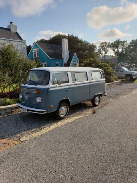 Volkswagen Microbus 1976 image number 1